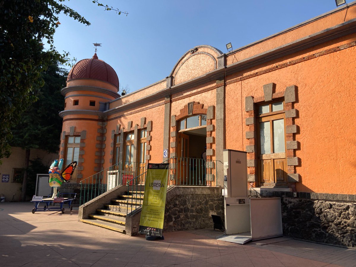 SECTUR_mx's tweet photo. Hoy celebramos el 44 aniversario del Museo Nacional de Culturas Populares, el primer museo vivo dedicado al arte y la cultura popular de nuestro país. 🥳

Fundado por el antropólogo Guillermo Bonfil Batalla como un museo vivo, este espacio reúne a creadoras y creadores con el público a través de exposiciones temporales, talleres, música, danza y gastronomía. Cada visita es una oportunidad para acercarnos a las tradiciones y expresiones que dan identidad a nuestras comunidades. ✨

Desde Coyoacán, este espacio nos invita a conocer y reconocer la diversidad de expresiones que dan vida a #México. ¡Muchas felicidades! 🙌

📍 Coyoacán, #CDMX.