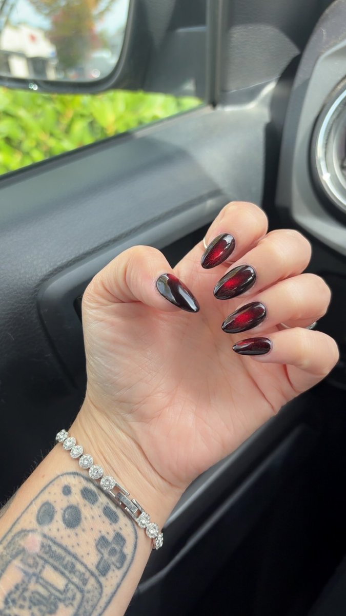 17nephilim17's tweet photo. New claws https://t.co/jcYg2A81W7