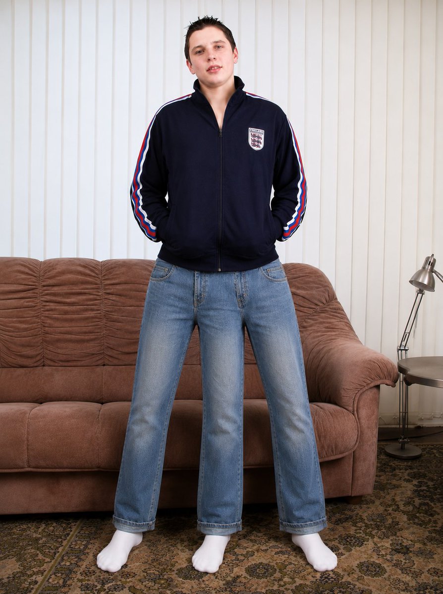 NawocTre's tweet photo. Looks like his new custom-made jeans fit perfectly...
#Multilimb #Multiguy #Threelegs https://t.co/lydbPsr4Oc