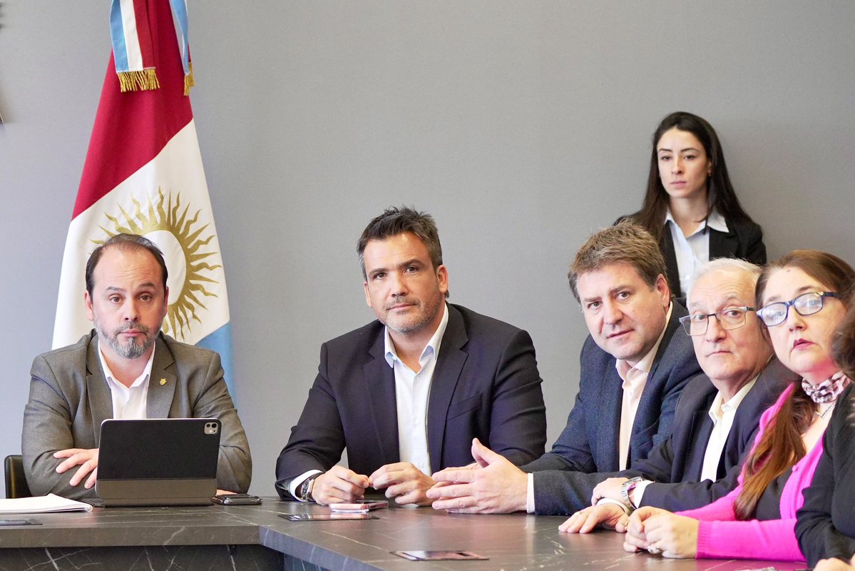 FacuTorresLima's tweet photo. Participé de una nueva reunión de trabajo para coordinar la visita del papa León XIV a Córdoba, el próximo 10 de noviembre. Será un acontecimiento histórico para nuestra provincia, que nos convoca a trabajar juntos y estar a la altura de su importancia.

Autoridades provinciales y municipales, representantes de los distintos bloques de la Legislatura, la Iglesia y las fuerzas de seguridad estamos articulando esfuerzos para organizar cada detalle de esta jornada.

Más allá de nuestras diferencias políticas, nos une la responsabilidad de recibir al Santo Padre y a quienes lleguen a Córdoba para compartir este encuentro.

#HacerParaCrecer #LeónXIV #PapaLeónXIV #Córdoba #VisitaPapal