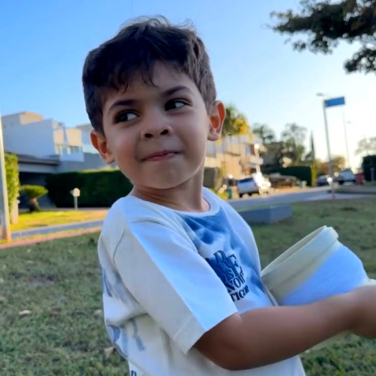 Iwillnotpe's tweet photo. Não consigo imaginar o leozinho grande, pra mim ele vai continuar assim, piquinininho... https://t.co/thW7qk69Hr