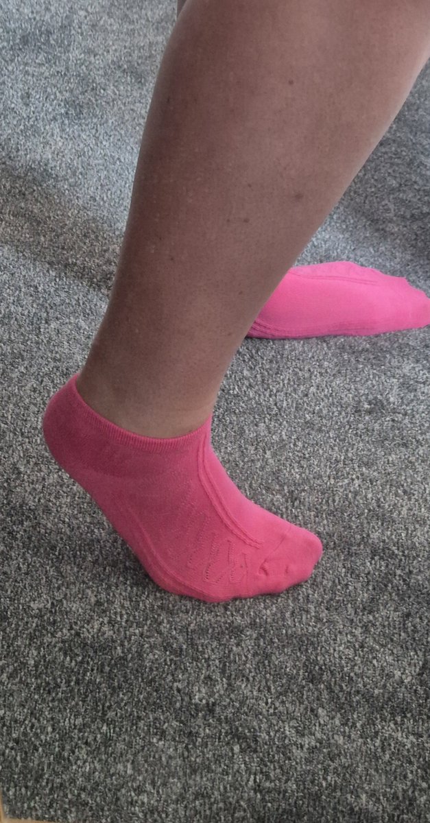 feetylele's tweet photo. Who likes my pretty pink socks?

#feet #feetfetısh #feetworshi̇p #socks https://t.co/sIC68fXeYJ