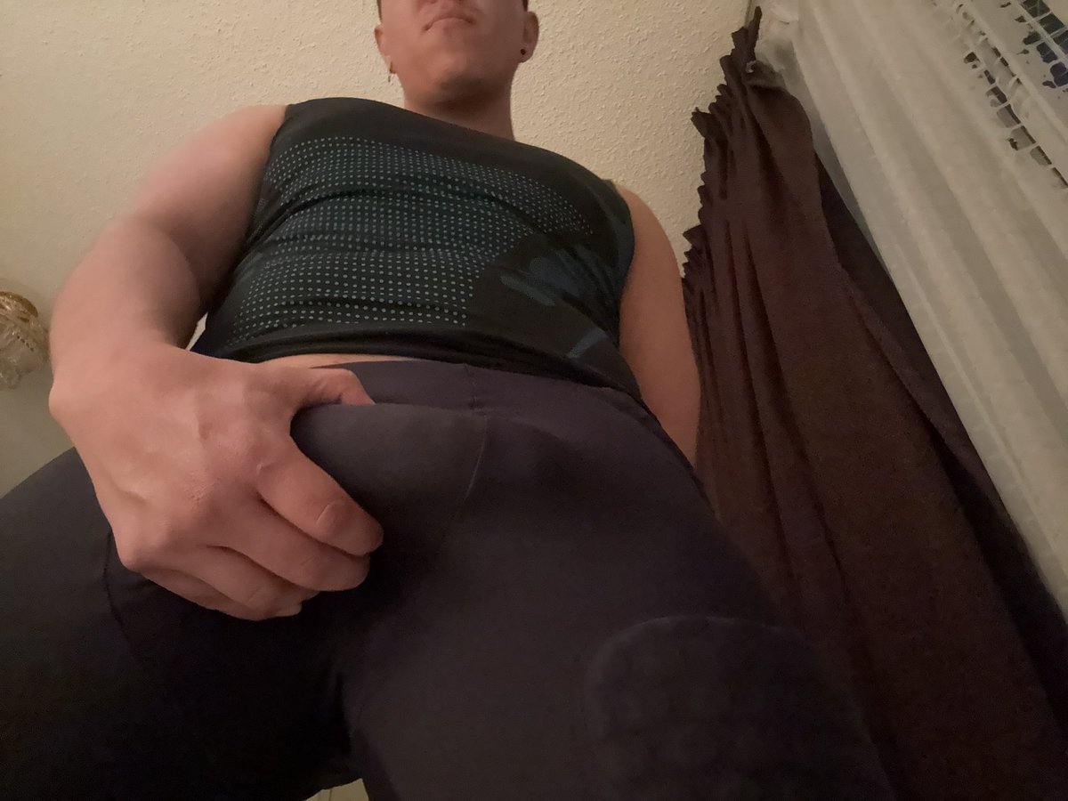 slp_bskt_biboy's tweet photo. No les guste de pasivo verdad ? Vale coman 🍆 entonces 🔥 https://t.co/s9AizrzxKF