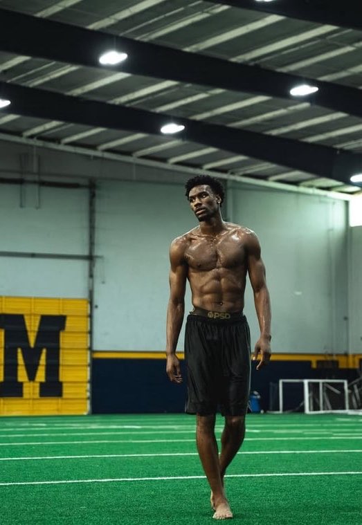 Whi2XimesTM's tweet photo. Ja’Kobe Walter has grown to 6’6 to pair with his 6’11 wingspan and 41in vert

#ScaryHours https://t.co/N8x2gg1zd4