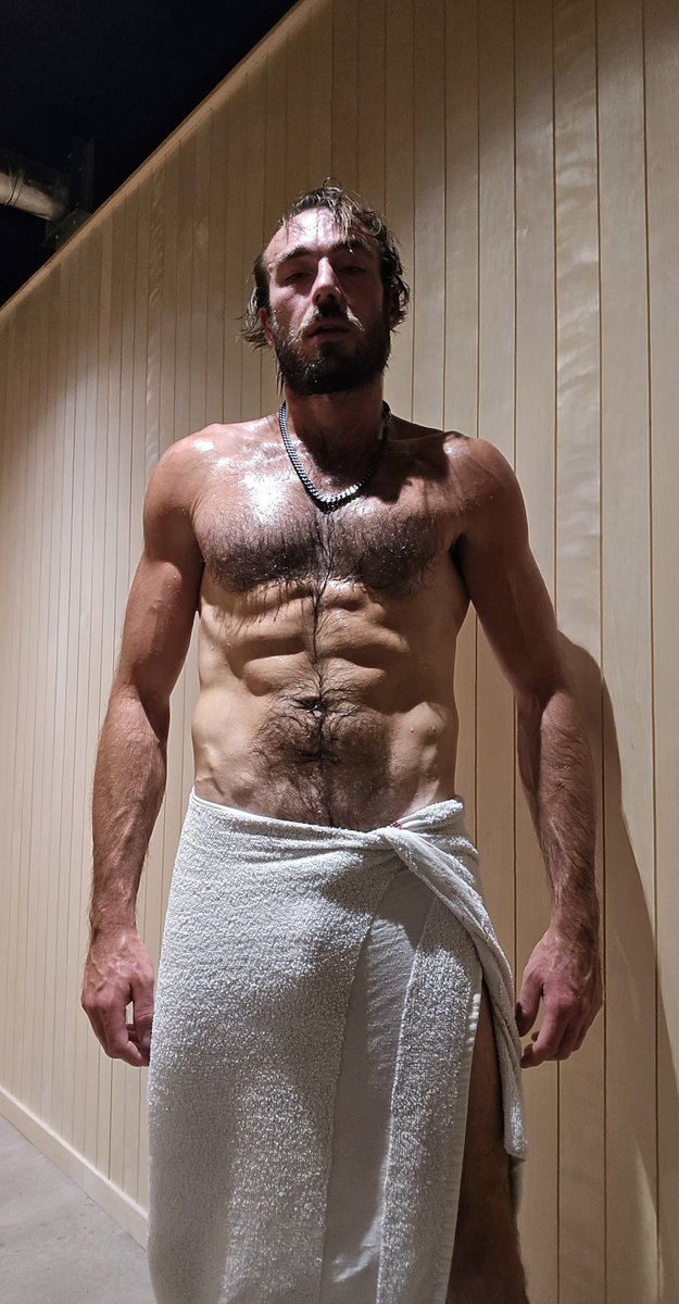 TheNakedGiant's tweet photo. Sweat, baby, sweat. 

#Content #malebody #abs https://t.co/6x1Q7Rdcib