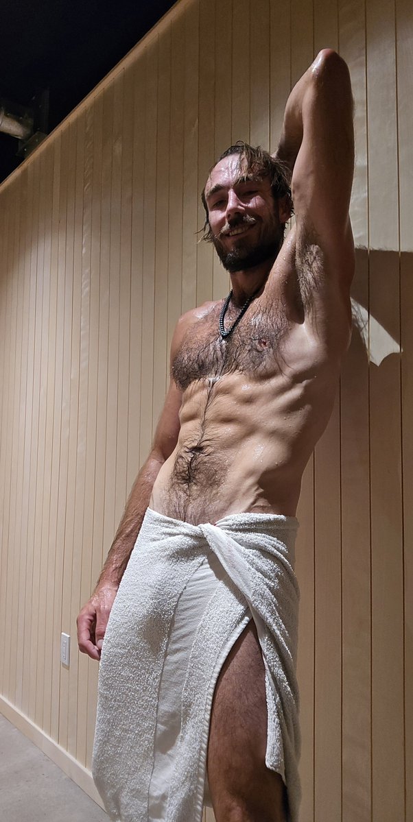 TheNakedGiant's tweet photo. Sweat, baby, sweat. 

#Content #malebody #abs https://t.co/6x1Q7Rdcib