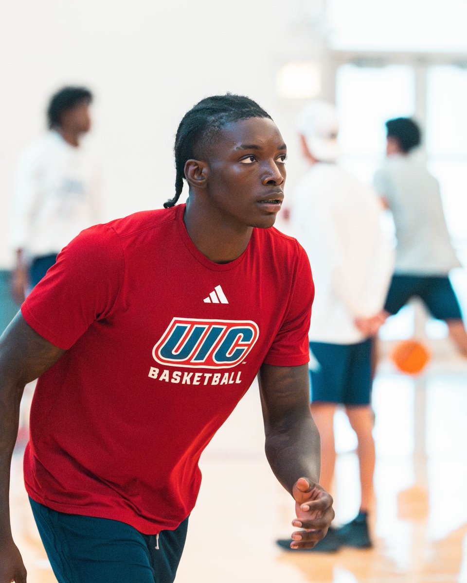UIC_MBB's tweet photo. Focused on our goals 🔥
#ChicagosCollegeTeam | #BeLegendary https://t.co/FIVC6yLhVJ