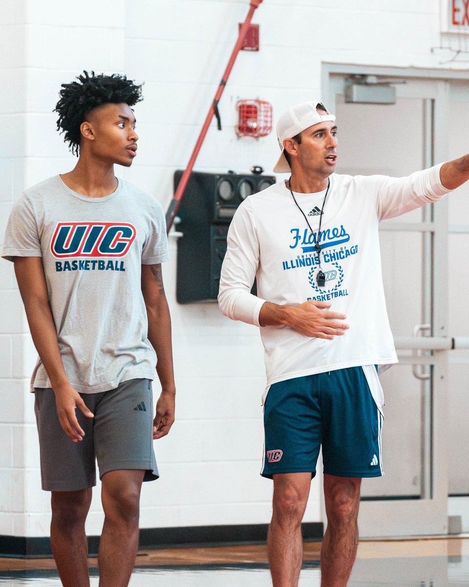 UIC_MBB's tweet photo. Focused on our goals 🔥
#ChicagosCollegeTeam | #BeLegendary https://t.co/FIVC6yLhVJ
