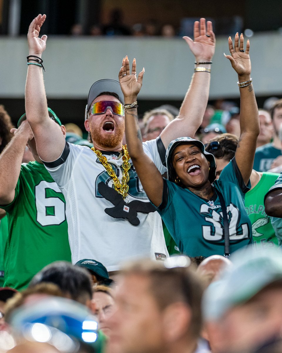 LFFStadium's tweet photo. Birds are 2-0, but we’re still all smiles from week 1🙌 https://t.co/otJKEuPwDs