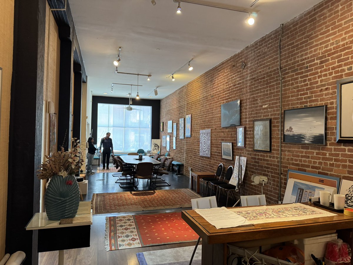 akcushman's tweet photo. 1200 sq ft office space for lease on Sansome, in SF’s highly desired Jackson Square. $5K per month, it’s on the first floor in our building. Can come with the office furniture if desired! https://t.co/eYhCRAHGO8