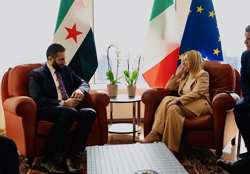 HuubBellemakers's tweet photo. Wat, nee, de door rechts bewonderde Meloni had een echte 1 op 1 meeting met terrorist Al-Sharaa? Een foto van iemand anders met Rob Jetten en het is opeens een probleem? Het gaat jullie helemaal niet om Al-Sharaa, maar om goedkoop scoren tegen Jetten. https://t.co/DP2b0o6VK7