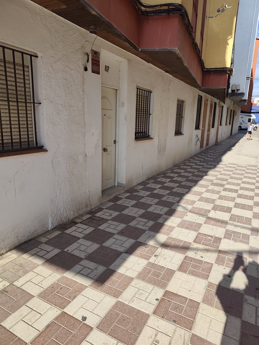 juanmart313's tweet photo. @PodemosMostoles Cuándo se puede acabar con los abusos de los fondos buitres. Mari Carmen y sus padres levantaron éste país con sangre sudor y lágrimas.
El Gobierno d @PSOE por abstenerse en la votación,los apoya los fondos buitres arruinan vidas @psoe no son obrero ni socialista #stopdesahucios https://t.co/zIy2yEn1eR
