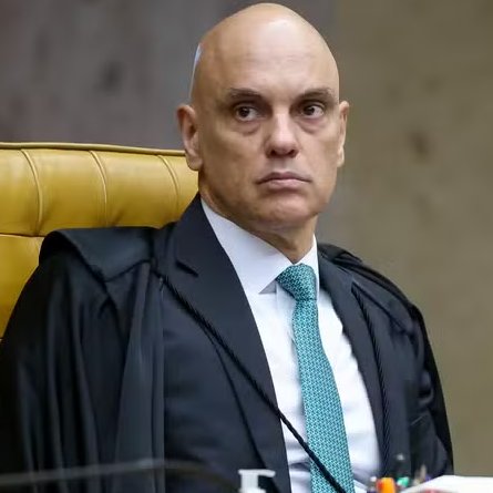 stagepopbr's tweet photo. "Se todos são filhos, a mãe é mãe de todos", disse Alexandre de Moraes ao defender que a licença-maternidade deve ser idêntica para mães biológicas e adotivas, conforme decisão aprovada pelo STF nesta quarta-feira. https://t.co/crQQPLjfWv