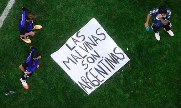 ObiJuan35's tweet photo. @UKUN_NewYork @FCDOGovUK @SarahMacFCDO Inglaterra la concha de tu madre !! https://t.co/jPQwIHpDB0