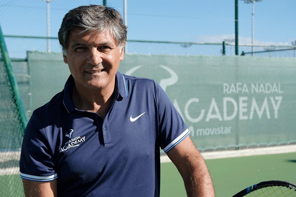 mundodotenispod's tweet photo. Ideias do Tio Toni Nadal para modernizar o tênis:

- Aumentar a altura da rede
- Mudar a regra do saque - hoje é como um pênalti, não dá tempo de reagir;

- Diminuir o tamanho da cabeça das raquetes;
- Fim do 5º set completo - em 2x2 nos Grand Slams, decidir no match-tiebreak até 10 pontos;

- Extinção da vantagem no 40 iguais - no-ad;

- Uso mais estrito do relógio em quadra