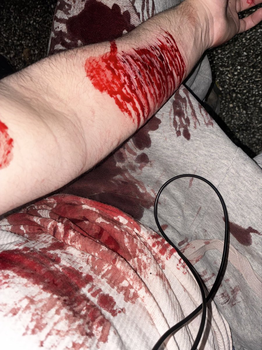 Sebadoh_h's tweet photo. fake AI makeup not real SFX halloween https://t.co/VzVIWNEHDw