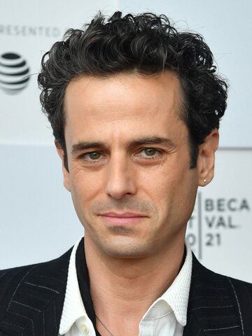 RequelFR's tweet photo. Deborah Ann Woll et Luke Kirby rejoignent le casting de la saison 2 de ‘The Testaments’.

(Source: @DEADLINE) https://t.co/bhdHVRiv33