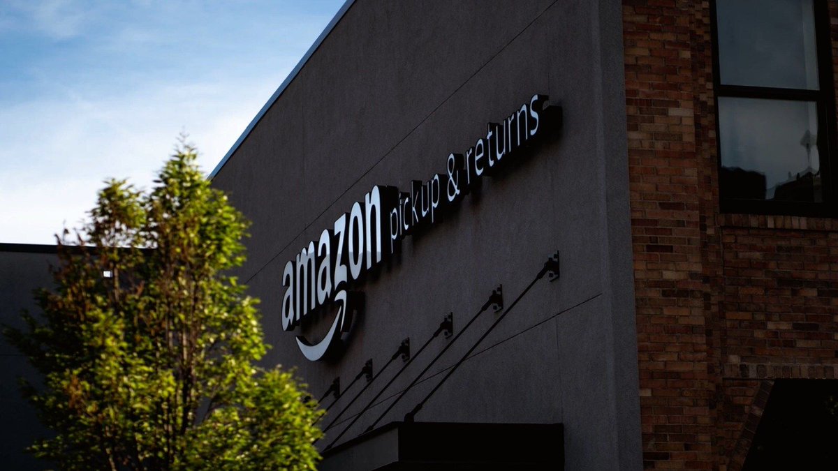 JeromeMONANGE's tweet photo. #GAFAM et IA 🤖 AMAZON déclare la guerre 💥à Muse, l'IA de META, et lui interdit 🚫 de faire les courses 📲 à votre place

Amazon range le caddie de Muse. L’IA de Meta, capable de chercher des produits et de passer des commandes à la place des utilisateurs, se voit bloquée par le géant du e-commerce, qui estime qu’elle enfreint ses conditions d’utilisation.

 https://t.co/uZkERXp1KL