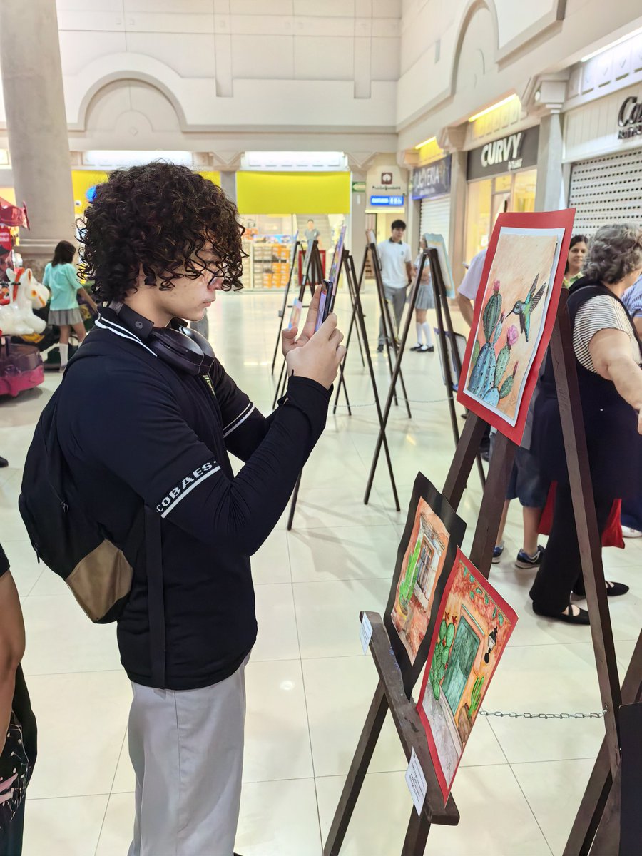 CobaesZonaO2's tweet photo. #45AniversarioCOBAES |Con la participación de autoridades educativas de @CobaesZonaO2, estudiantes y público en general, se realizó la Exposición Pictórica Colectiva “45 Aniversario”, muestra integrada por obras de alumnas y alumnos del Centro Cultural del Bachiller. https://t.co/zWH04qw9wc