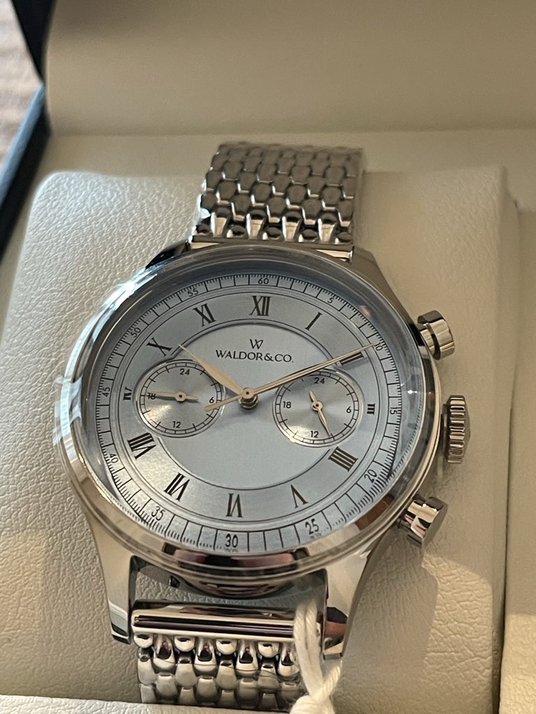 philipwesley's tweet photo. My new watch came today! Those that know me know that I love watches. Especially blue face watches. It’s the only kind of men’s jewelry I wear other than the ring on my ring finger. #watches #blue #waldor https://t.co/58c9nM2F5m