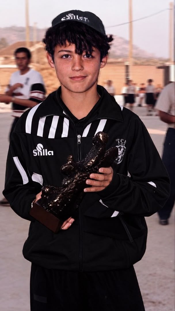 Musttalkk's tweet photo. Little boy from Portugal who make us proud by winning so may award that other players cannot win 🐐 https://t.co/DXr4TYMSiA