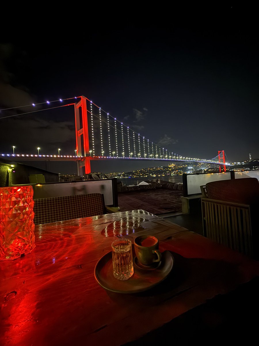 hatice_997's tweet photo. Herkesi memnun etmek zorunda degilsin, al kahveni, bak keyfine.. https://t.co/ExWzTqAR4P