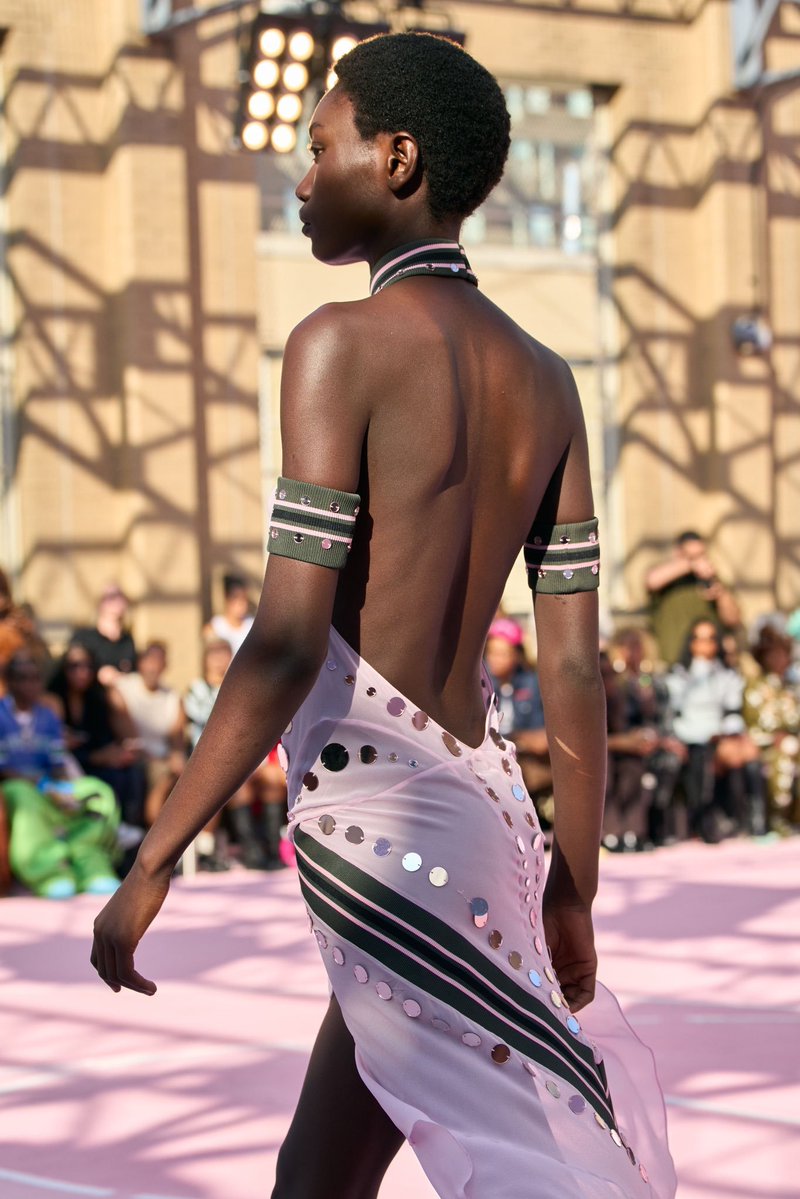 sohlalaa's tweet photo. This pink on the Barbie would be elite 

OLANDRIA OFF-WHITE 10x10
#OlandriaxOffWhite #10x10 https://t.co/3yGhxZ8lJI