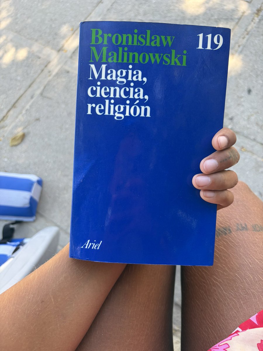 sercomotuu's tweet photo. acabando las lecturas de verano https://t.co/s0n58LWPi4