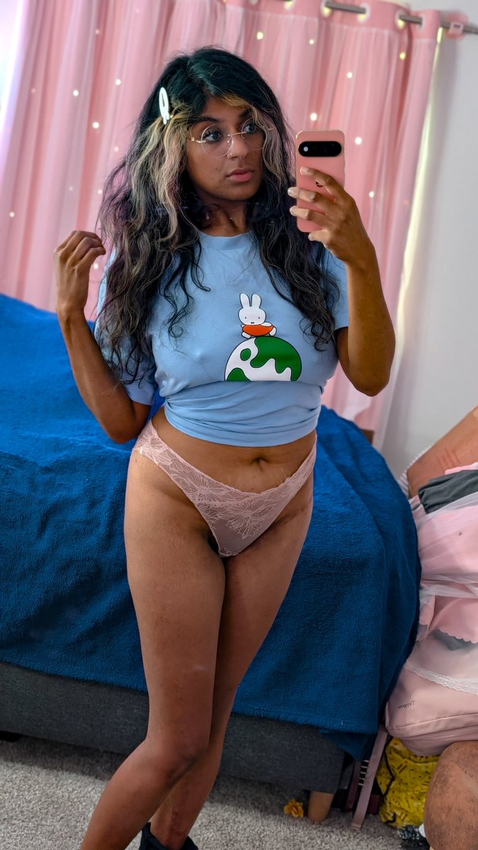 malikameteorite's tweet photo. cozy engineer working from home outfit ✨🐇 https://t.co/SSdJk6TPWR