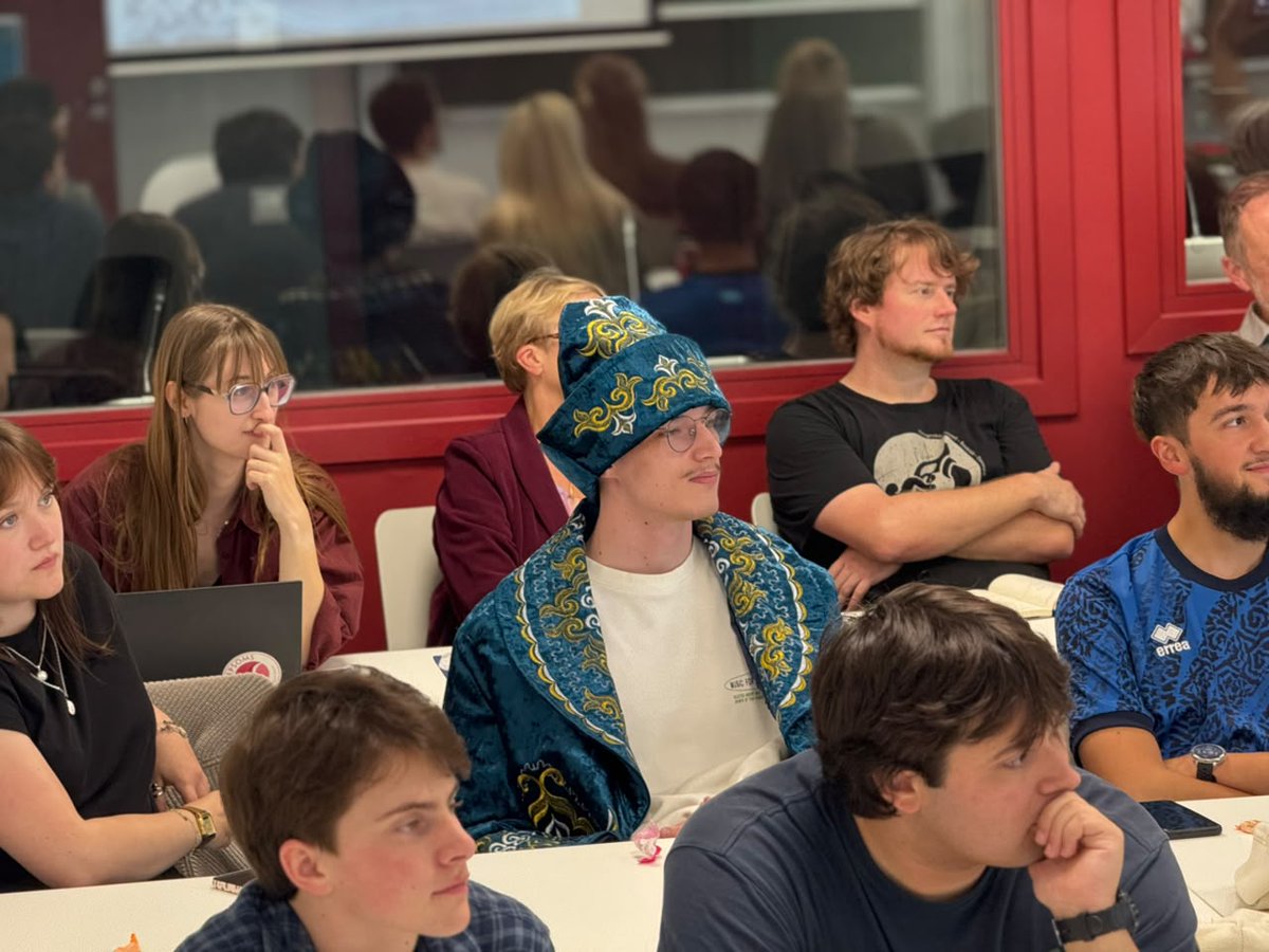 KazBrussels's tweet photo. 📚 🇧🇪 students discover 🇰🇿 through books, language &amp; music!
At @UMONS, 40+ students joined the presentation of 🇰🇿“Reading Nation” project, explored the Kazakh language and traditions&amp; enjoyed two #traditionalküys performed on the #dombra by🇧🇪students.

🔗https://t.co/25Qak8SJWP https://t.co/XQrgtttDFc