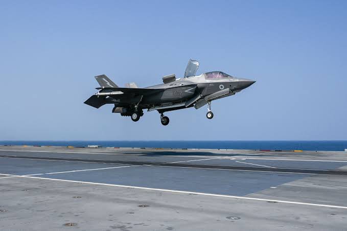 KlaxonWire's tweet photo. NEW: China seizes ‘potentially sensitive’ F-35 stealth jet parts diverted from Australia to Hong Kong en route to US https://t.co/yRidBTlktI