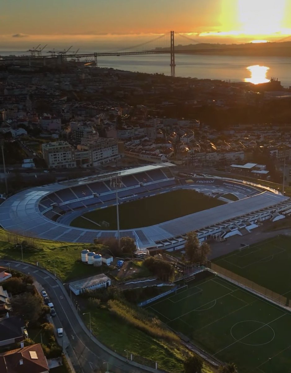 OPastel1's tweet photo. 23.09.1956

70 Anos do Estádio do Restelo, o mais bonito do mundo 💙 https://t.co/ZEBjItFh7j