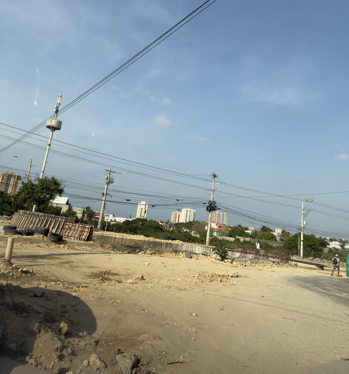 albertoruiz07's tweet photo. Bueno señores @Gobatlantico @alcaldiaptocol @zonacero @jorgecura1070 @MinTransporteCo @infopresidencia @HENRYFOREROJ este proyecto estancado…Villacampestre y corredor universitario padeciendo hace más de 4años…!! https://t.co/sSCj9A4Mhs