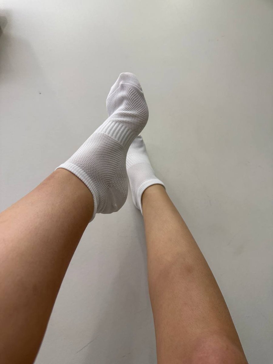 Queenofizmir's tweet photo. White Socks.. Kirlenince kime versem acaba ? https://t.co/YPXb8U0LvO