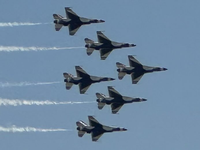 StpSayngSmDay's tweet photo. The US Military has some very talented pilots. They put on an impressive performance. https://t.co/cLg1HlF9CR