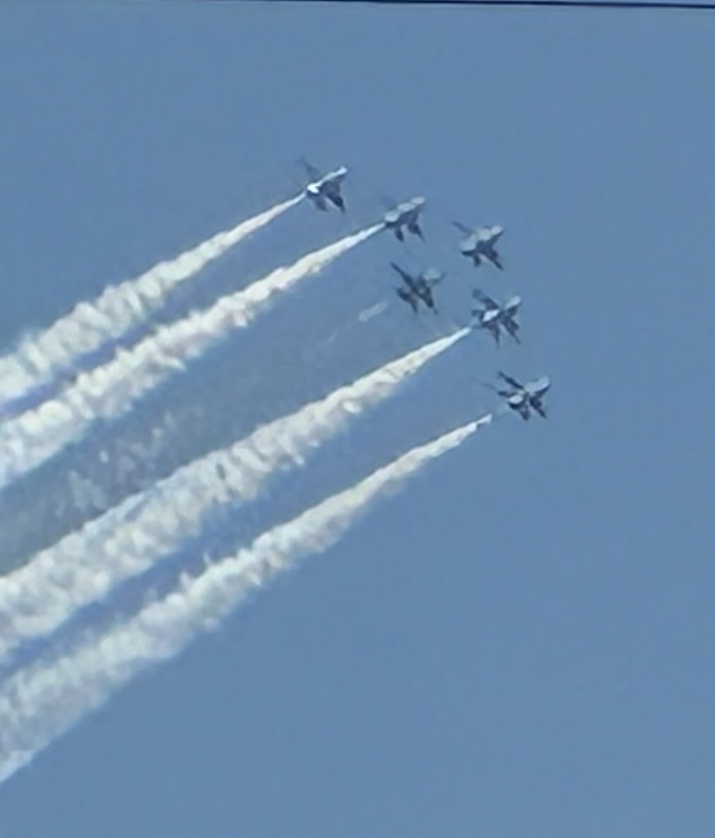 StpSayngSmDay's tweet photo. The US Military has some very talented pilots. They put on an impressive performance. https://t.co/cLg1HlF9CR