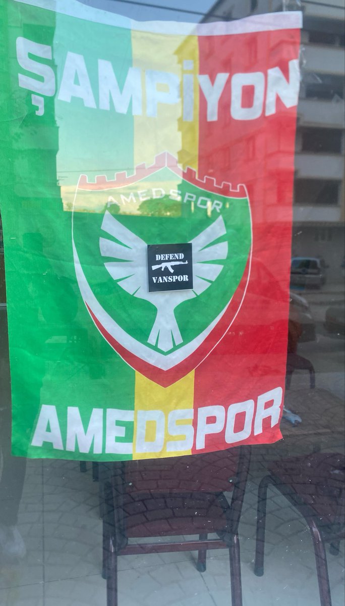 Holigaans1982's tweet photo. Yaşasın şehrine ihanet etmeyenler✌🏿 https://t.co/d6X1loWGsy