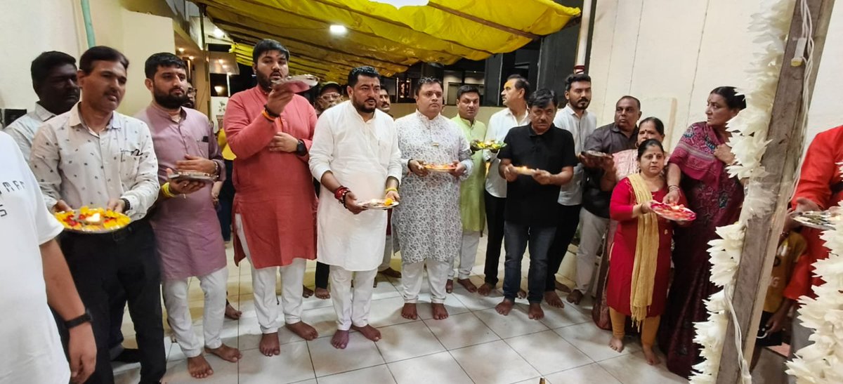 kiranraninga's tweet photo. જુનાગઢ મહાનગર અધ્યક્ષ શ્રી ગૌરવભાઈ રૂપારેલીયા ના ભાઈના નિવાસ સ્થાન જ્યોતિ પેલેસ મુકામે ગણપતિ બાપા ની મહાઆરતીમાં
પ્રદેશના ઉપાધ્યક્ષ સાસંદ શ્રી રાજેશભાઈ ચુડાસમા, હોદ્દેદારો, કાર્યકર્તા વગેરે ઉપસ્થિતિ રહી આશીર્વાદ મેળવ્યા. 🙏🙏🙏 https://t.co/JQyVOMt9FW