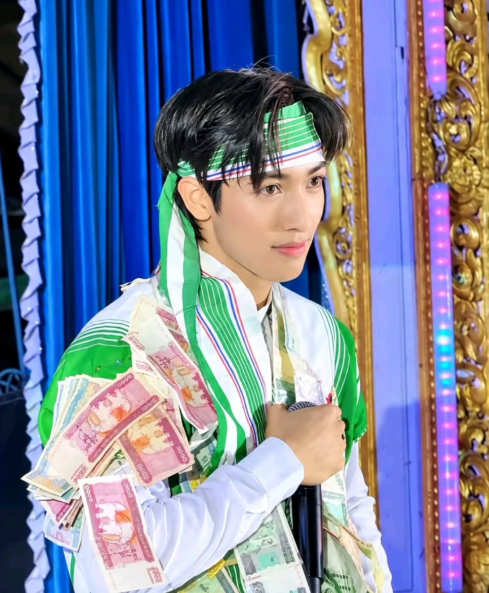 Kim46653963's tweet photo. You are my angel baby boy.💗
I love you more day by day.💞 @AungZabu
#AungZabu
#TheArtOfTradition🇲🇲
#Myanmar https://t.co/Hb52JUFTTk
