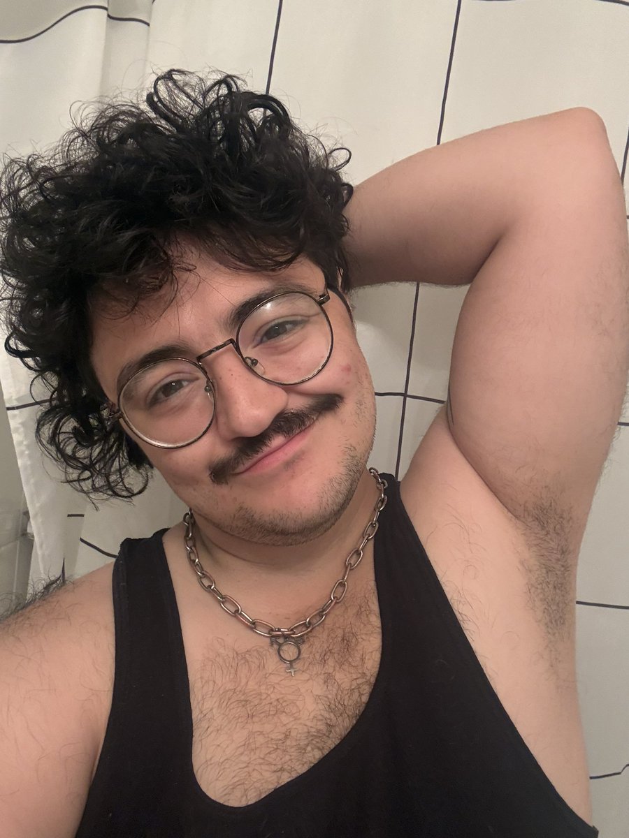 AdamoFTM's tweet photo. fat bear week snuck up on me, gonna need to do a photo shoot or a stream or something  to celebrate it tho 😏😛 https://t.co/U3tfywpeAH