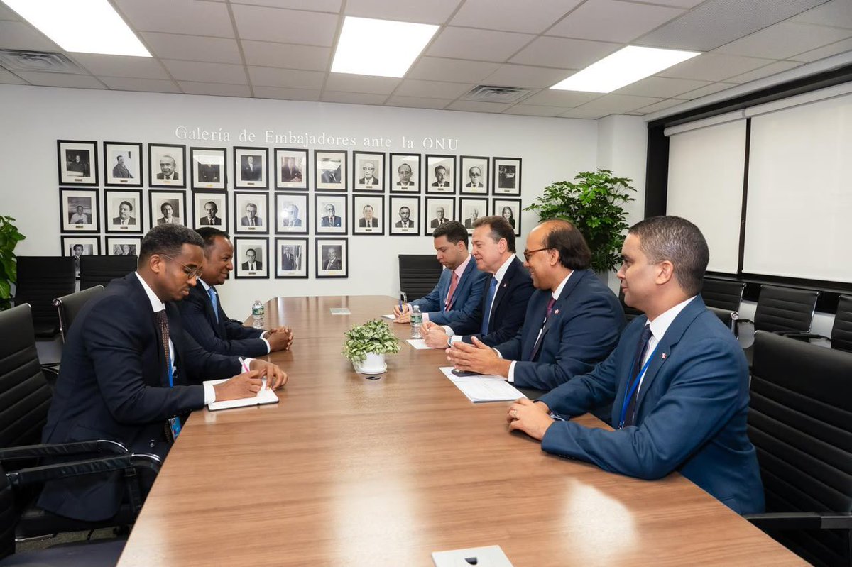 MOFASomalia's tweet photo. Somalia and the Dominican Republic have signed an agreement to establish diplomatic relations. FM @AbdisalamDhaay and FM @itobisono signed it on the sidelines of #UNGA81, advancing Somalia's partnerships across Latin America and the Caribbean. @MIREXRD 🇸🇴🇩🇴 https://t.co/BLsrXdGQBk