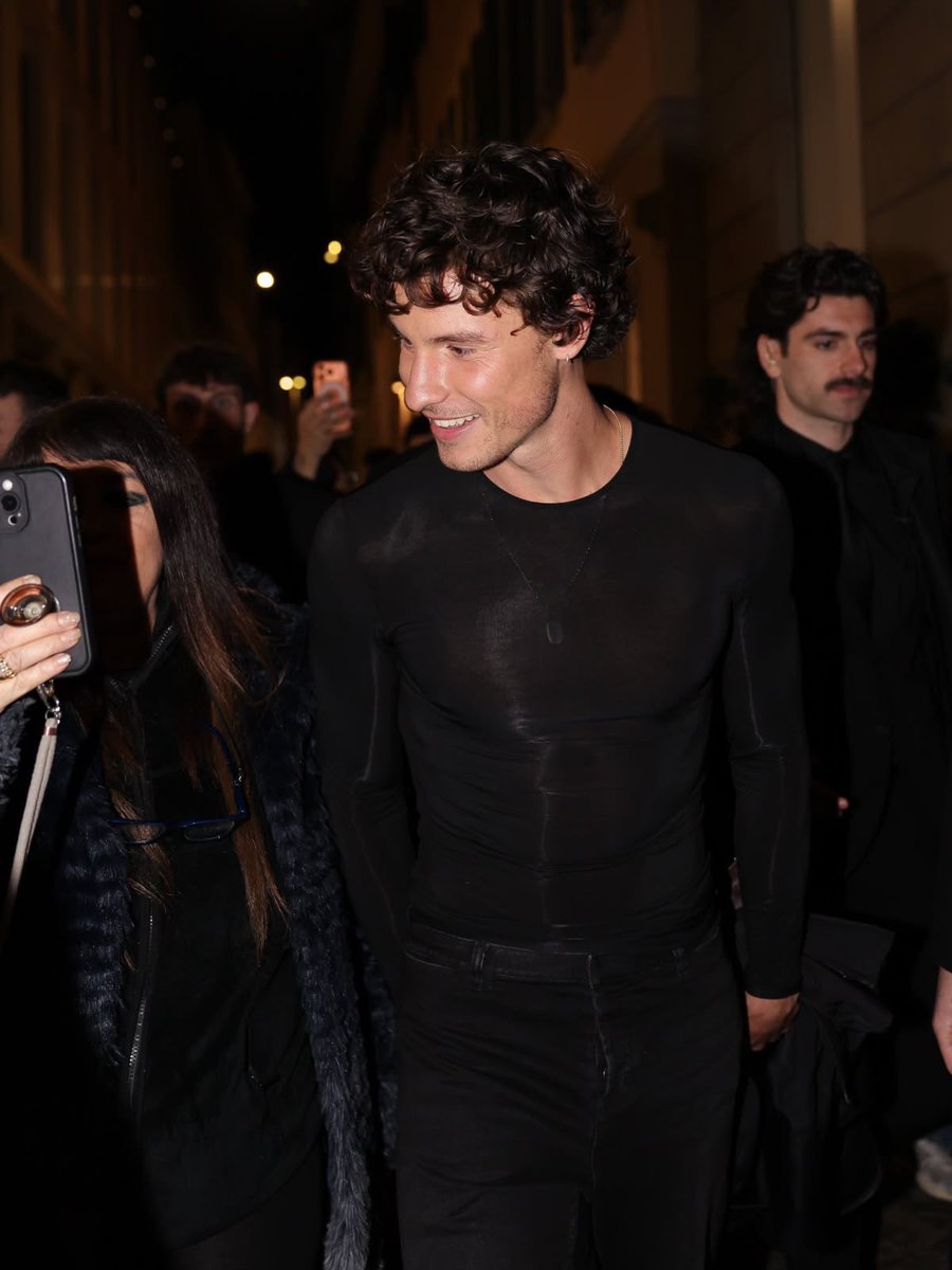 shawnpins's tweet photo. shawn mendes in all black for gucci >> https://t.co/wBdtK62Lja