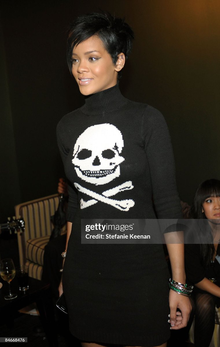 nae__paris's tweet photo. Rihanna wearing Betsey Johnson at the 5th Black Eyed Peas Peapod Foundation Benefit Concert (2009) https://t.co/IUPppRh6Jk
