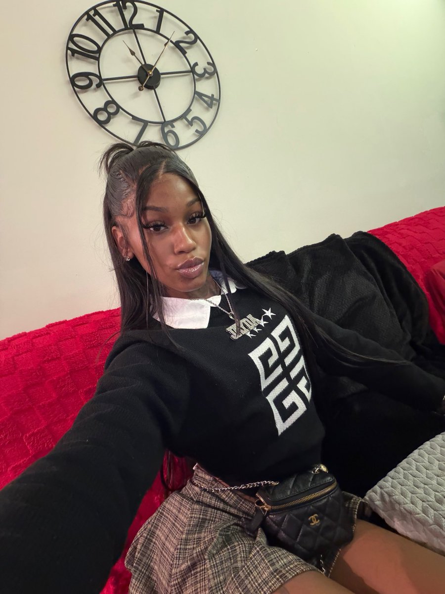 iindybarbie's tweet photo. Stay up off of my iPhone 📲😵‍💫. https://t.co/mWHserETcK