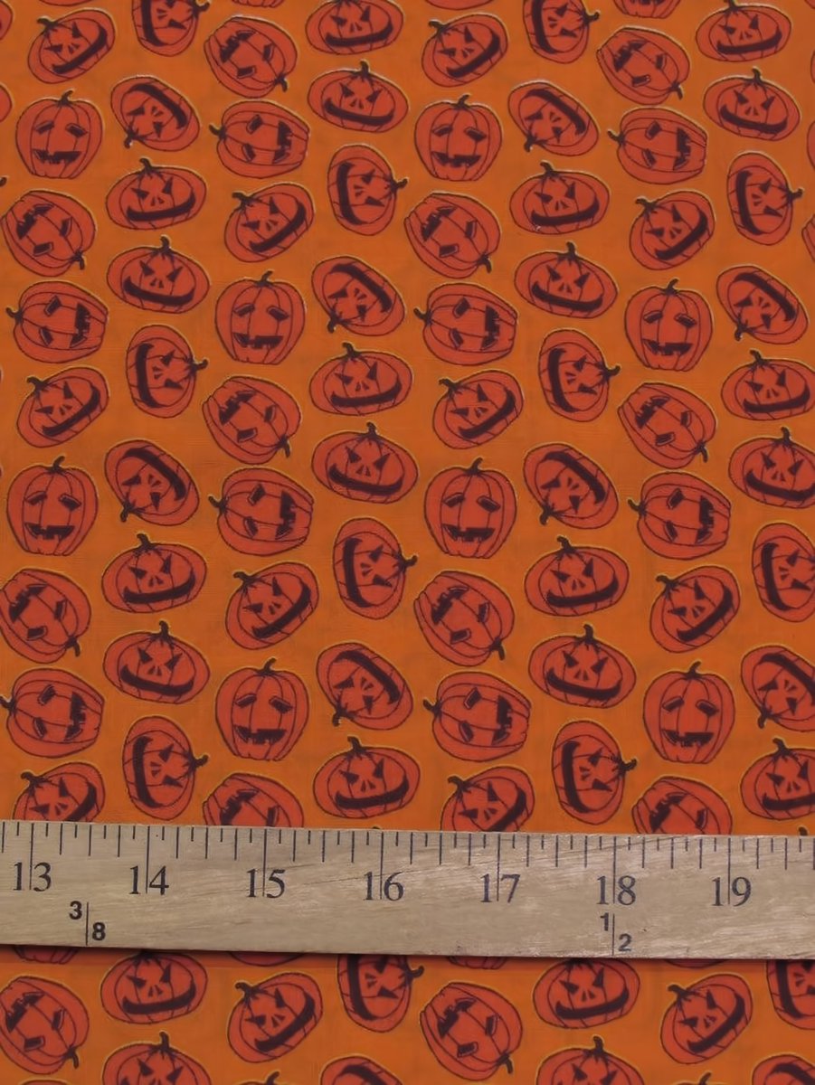 BigZFabric's tweet photo. Happy Fall Everyone! Spooky season is now in full swing! ☠️

Here’s some of our Halloween themed fabric prints! The skulls are fleece and the pumpkins, apples, and cats are on poly cotton! 🐈‍⬛ 

Alsooo don’t forget to apply to our cosplay contest!🎃 https://t.co/uXiDPwIL7L