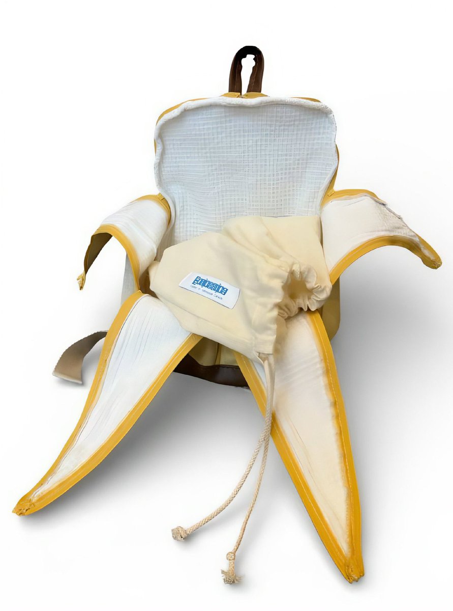 ayaaszs's tweet photo. top coisas que eu CLARAMENTE não preciso mas quero muito: mochila que descasca igual banana quando abre https://t.co/U3LF4M1m32