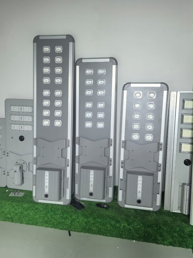 Christiantv8fj's tweet photo. Illuminate your streets, compound &amp; estate with our Solar Street Light.
✅ Auto ON/OFF (Dusk to Dawn)
✅ No wiring, No NEPA bill
✅ Remote control + Motion sensor
✅ 12hrs backup, IP65 Waterproof
Available for wholesale &amp; retail.
DM for price | Nationwide delivery +2347043875490 https://t.co/DhACamFoLF