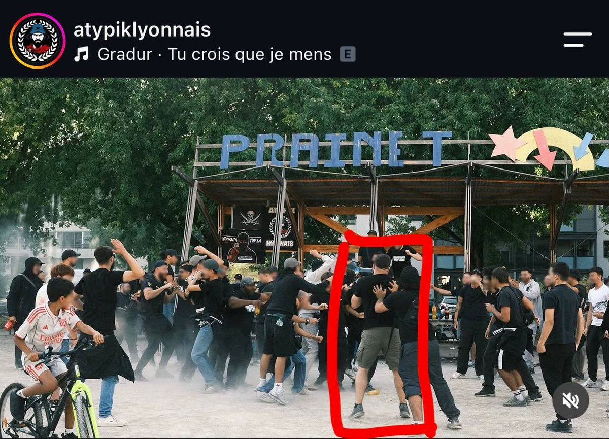 LyonMM999's tweet photo. @KBoul_e @EDuduu123 @tunisiasoldier Au hasard là ton capo qui agresse des lambdas ? Bizarrement c’est pas du matos noyau hein https://t.co/rGlC6o4odD