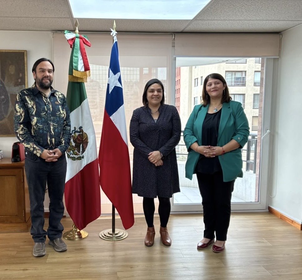 LauMorenoRodri's tweet photo. ⭕️ Sostuvimos una reunión con la Comisión de Asuntos Internacionales de la ACHM.
🔶 Se trabaja para la firma de un Memorándum de Entendimiento para fortalecer la cooperación bilateral desde los territorios e intercambiar políticas públicas vía diplomacia local.
#México🇲🇽 #Chile🇨🇱 https://t.co/KZaHYZomMF