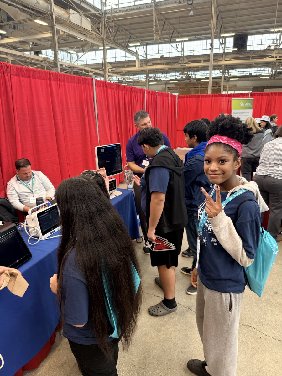 BelzerBears's tweet photo. There is no substitute for stepping out of the school building and into the field. Bridging the gap between textbook theory and real-world practice through experiential learning excursions that put you face-to-face with the people shaping the industry. Thanks #JobSpark! https://t.co/SftlKay5dd